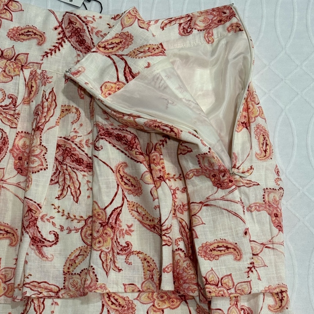 Express NWT Linen-Blend Printed Tiered Ruffle
Mini Skirt Size 12 - Picture 12 of 13